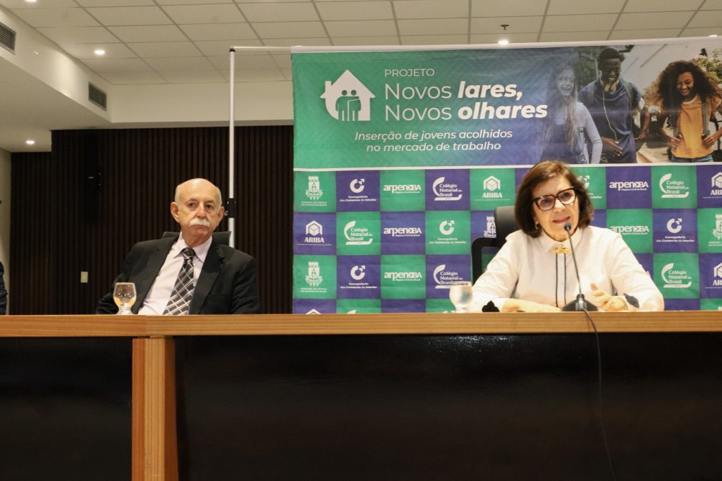 “Novos Lares, Novos Olhares”: adolescentes participam de aula magna e cartórios assinam termo de compromisso para contratação dos jovens