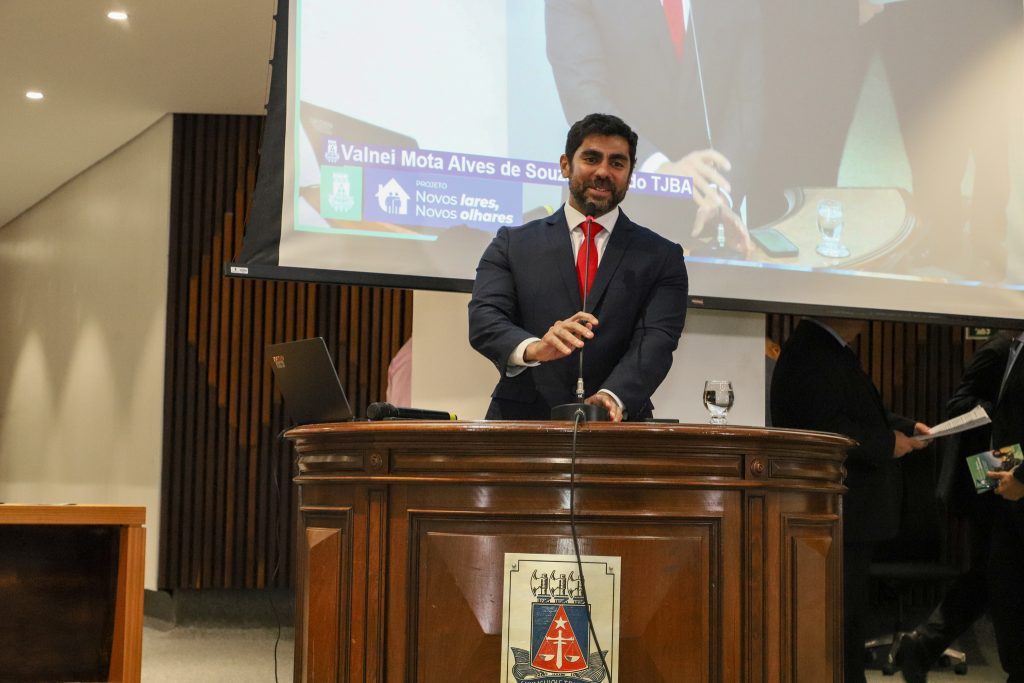 “Novos Lares, Novos Olhares”: adolescentes participam de aula magna e cartórios assinam termo de compromisso para contratação dos jovens