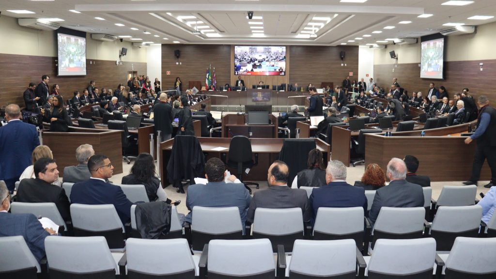 Tribunal Pleno elege o Juiz Alberto Raimundo ao cargo de Desembargador; a posse acontece na quinta-feira (20)