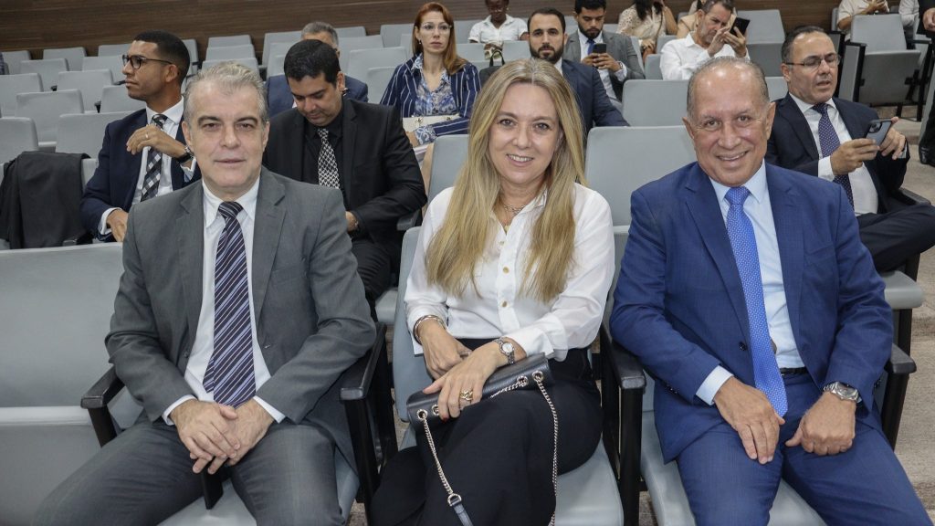 Tribunal Pleno elege o Juiz Alberto Raimundo ao cargo de Desembargador; a posse acontece na quinta-feira (20)