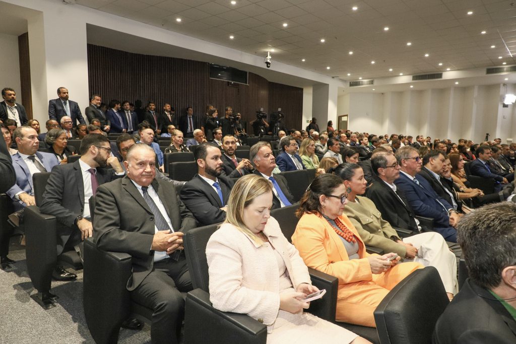 Desembargador do TJBA Abelardo da Matta toma posse para novo mandato como Presidente do TRE-BA    