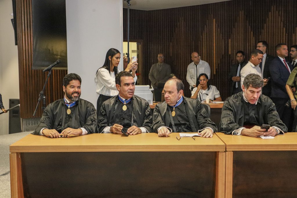 Desembargador do TJBA Abelardo da Matta toma posse para novo mandato como Presidente do TRE-BA    