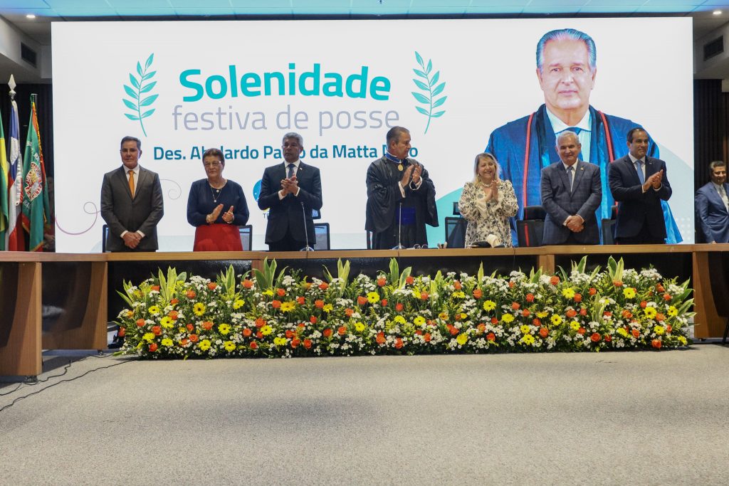 Desembargador do TJBA Abelardo da Matta toma posse para novo mandato como Presidente do TRE-BA    