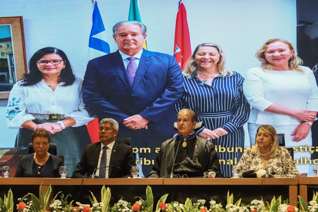 Desembargador do TJBA Abelardo da Matta toma posse para novo mandato como Presidente do TRE-BA    