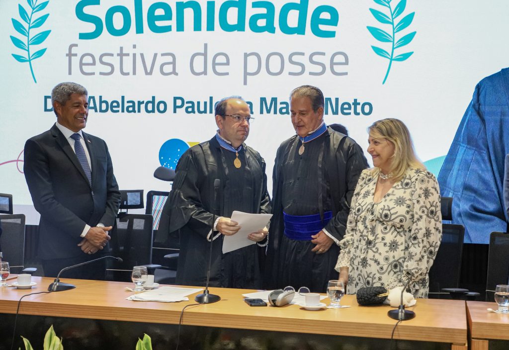 Desembargador do TJBA Abelardo da Matta toma posse para novo mandato como Presidente do TRE-BA    