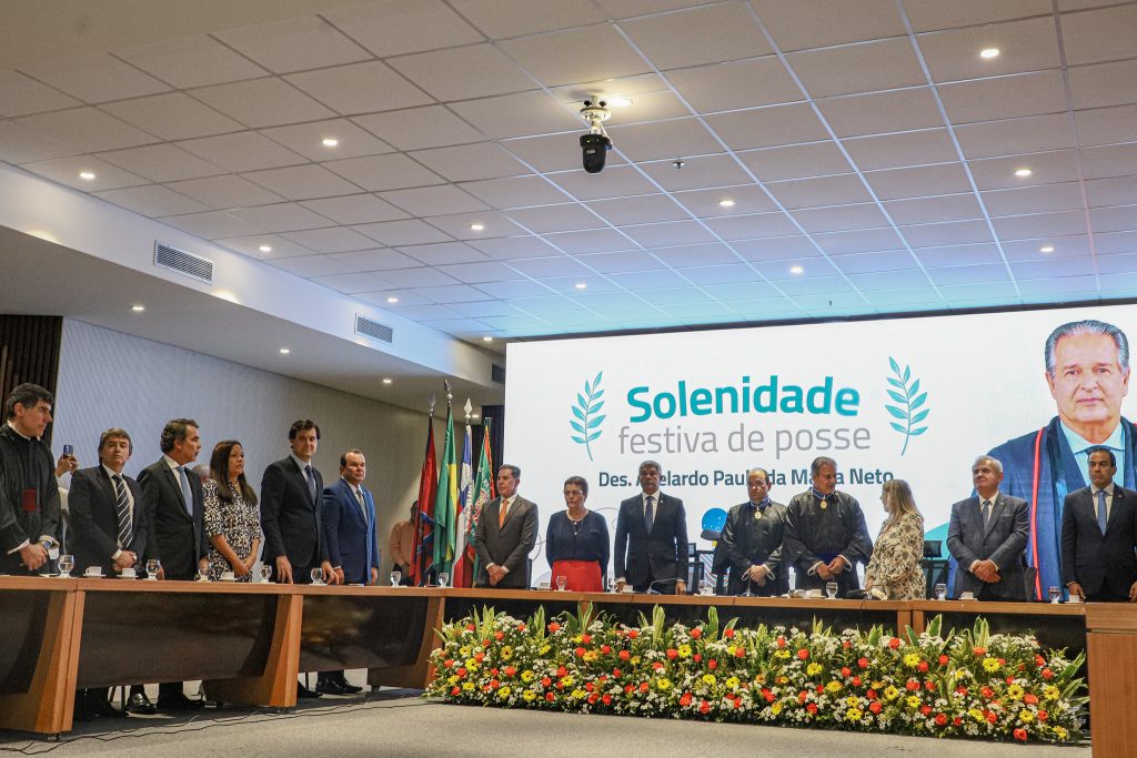 Desembargador do TJBA Abelardo da Matta toma posse para novo mandato como Presidente do TRE-BA    