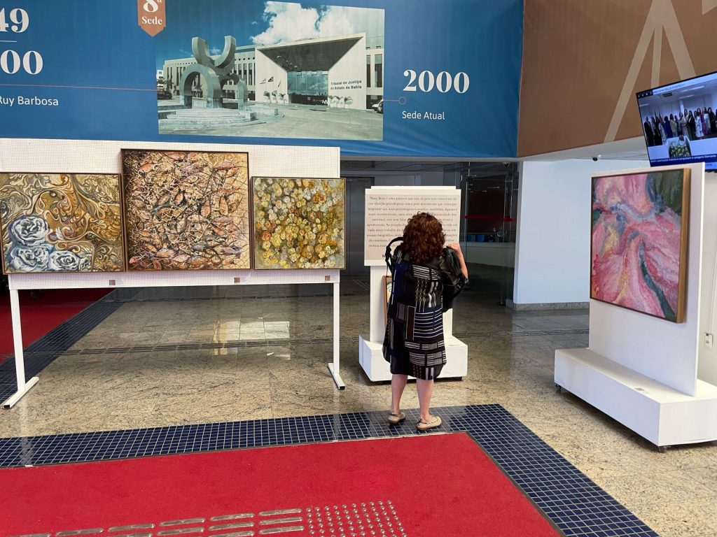 TJBA recebe a exposição “Forma e Relevo” da artista Rosa Rocha