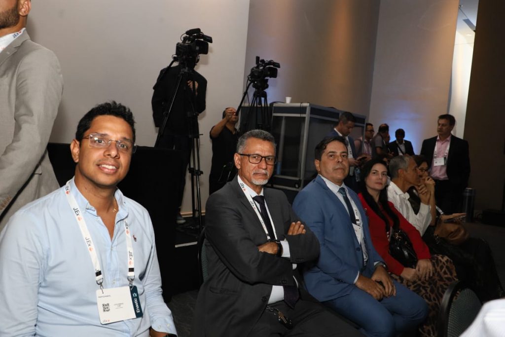 Desembargadora Presidente Cynthia Resende palestra sobre os “Desafios da Gestão com a IA Acessível e Onipresente” durante o segundo dia do Enastic em Salvador   