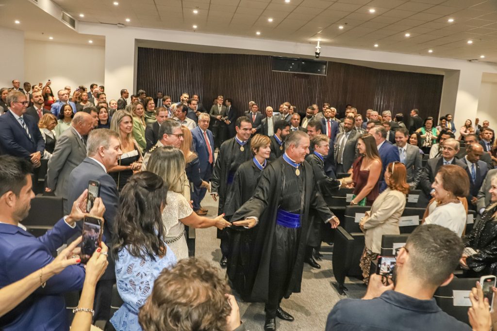 Desembargador do TJBA Abelardo da Matta toma posse para novo mandato como Presidente do TRE-BA    