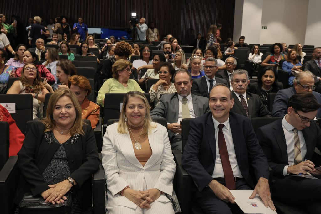 Desembargadora Nágila Brito toma posse como Presidente do Cocevid   