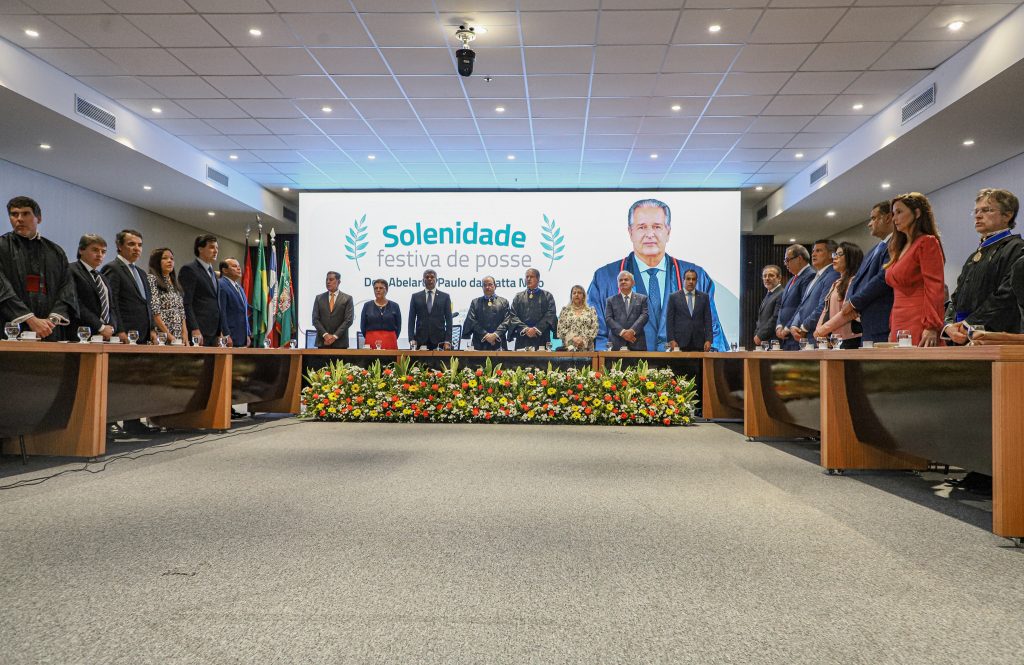 Desembargador do TJBA Abelardo da Matta toma posse para novo mandato como Presidente do TRE-BA    