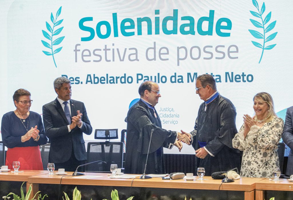 Desembargador do TJBA Abelardo da Matta toma posse para novo mandato como Presidente do TRE-BA    
