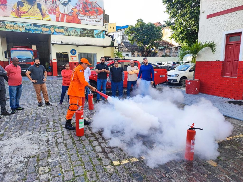 Vara de Auditoria Militar participa de curso de primeiros socorros e combate a incêndios   