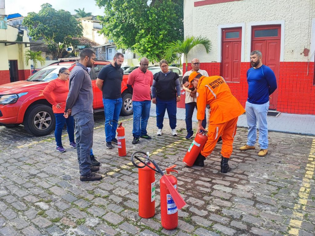 Vara de Auditoria Militar participa de curso de primeiros socorros e combate a incêndios   