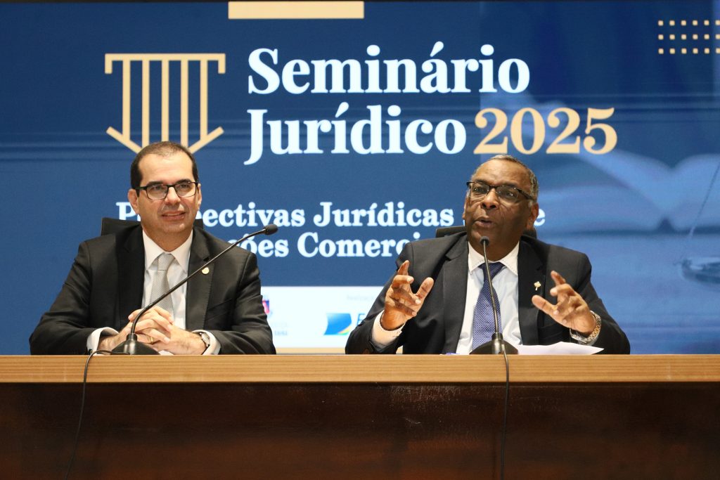 Presidente em exercício do TJBA abre o Seminário Perspectivas Jurídicas sobre Relações Comerciais, com presença do Vice-Presidente do STJ: “debate jurídico de alto nível”   