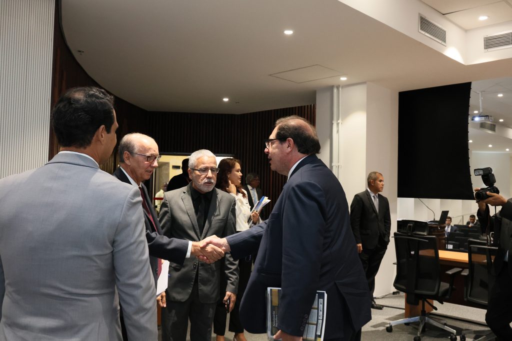 Presidente em exercício do TJBA abre o Seminário Perspectivas Jurídicas sobre Relações Comerciais, com presença do Vice-Presidente do STJ: “debate jurídico de alto nível”   