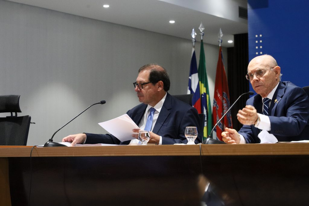 Presidente em exercício do TJBA abre o Seminário Perspectivas Jurídicas sobre Relações Comerciais, com presença do Vice-Presidente do STJ: “debate jurídico de alto nível”   