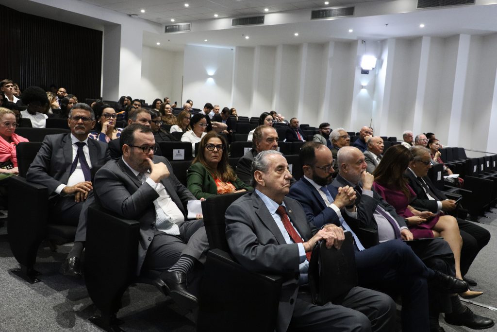 Presidente em exercício do TJBA abre o Seminário Perspectivas Jurídicas sobre Relações Comerciais, com presença do Vice-Presidente do STJ: “debate jurídico de alto nível”   