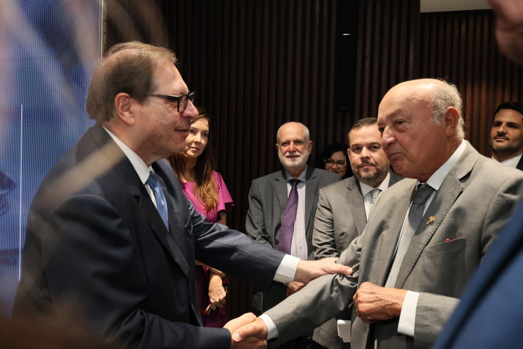 Presidente em exercício do TJBA abre o Seminário Perspectivas Jurídicas sobre Relações Comerciais, com presença do Vice-Presidente do STJ: “debate jurídico de alto nível”   