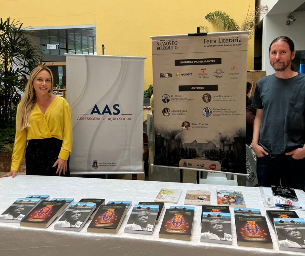 TJBA recebe estudantes de Aporá e promove doação de livros durante a Semana da Memória    