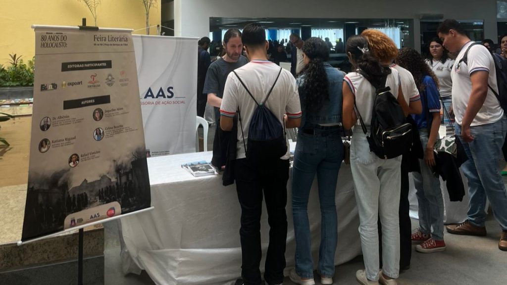 TJBA recebe estudantes de Aporá e promove doação de livros durante a Semana da Memória    