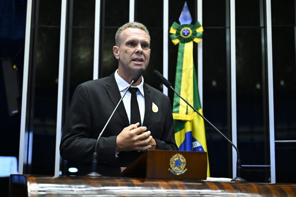 Senado Federal homenageia baiano por adoção tardia; TJBA participa da cerimônia com representação da CIJ    