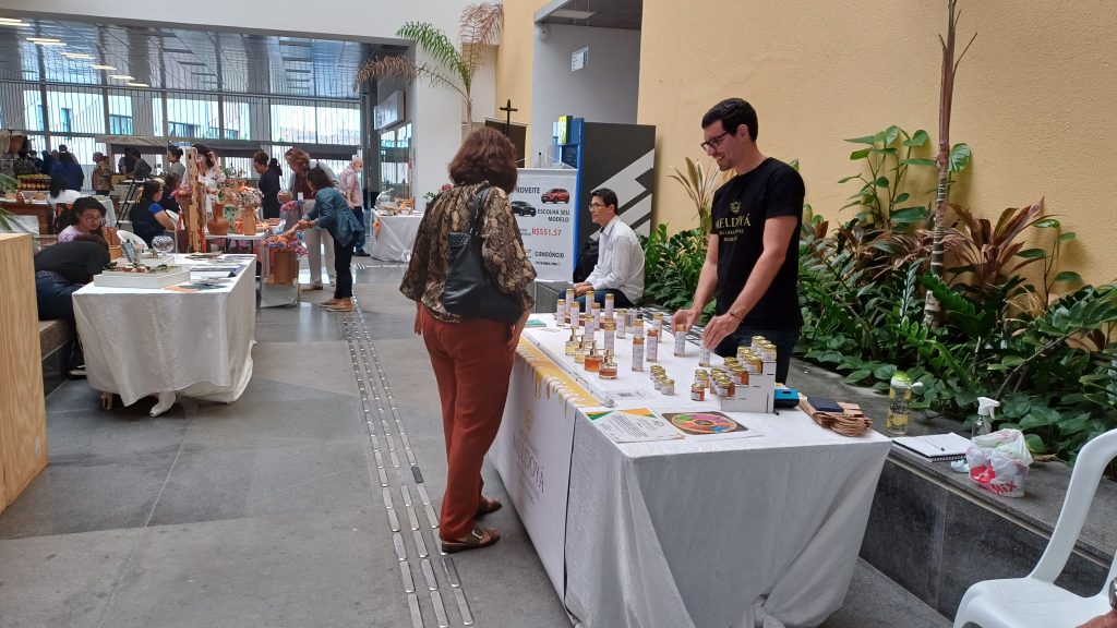 Feira de Sustentabilidade do TJBA reúne mais de 30 expositores, promove interação e aproximação com a natureza; visite e vivencie essa experiência   