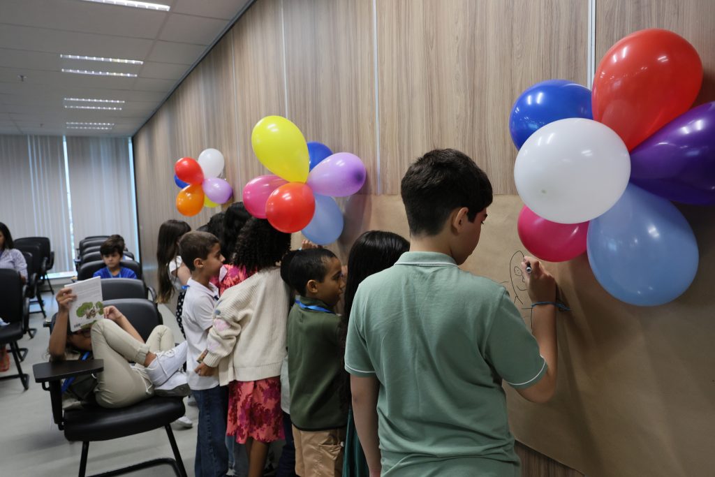 TJBA recebe pequenos(as) servidores(as) para mais uma edição do “Servidor por 1 Dia”, no seu edifício-sede, em Salvador    