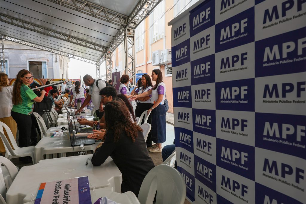 Primeiro dia do Mutirão PopRuaJud Bahia realiza mais de 800 atendimentos voltados à população em situação de rua   