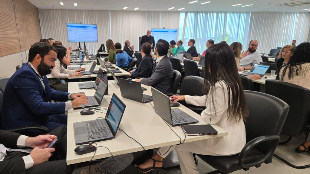 Servidores participam de capacitação para uso do novo sistema de gestão eletrônica dos processos administrativos; ferramenta substituirá o SIGA