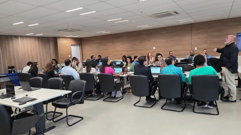 Servidores participam de capacitação para uso do novo sistema de gestão eletrônica dos processos administrativos; ferramenta substituirá o SIGA