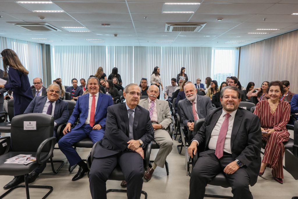 Presidente Cynthia Resende instala a Comissão Permanente de Ética do TJBA; cerimônia contou com lançamentos da Cartilha e do Canal de denúncia     