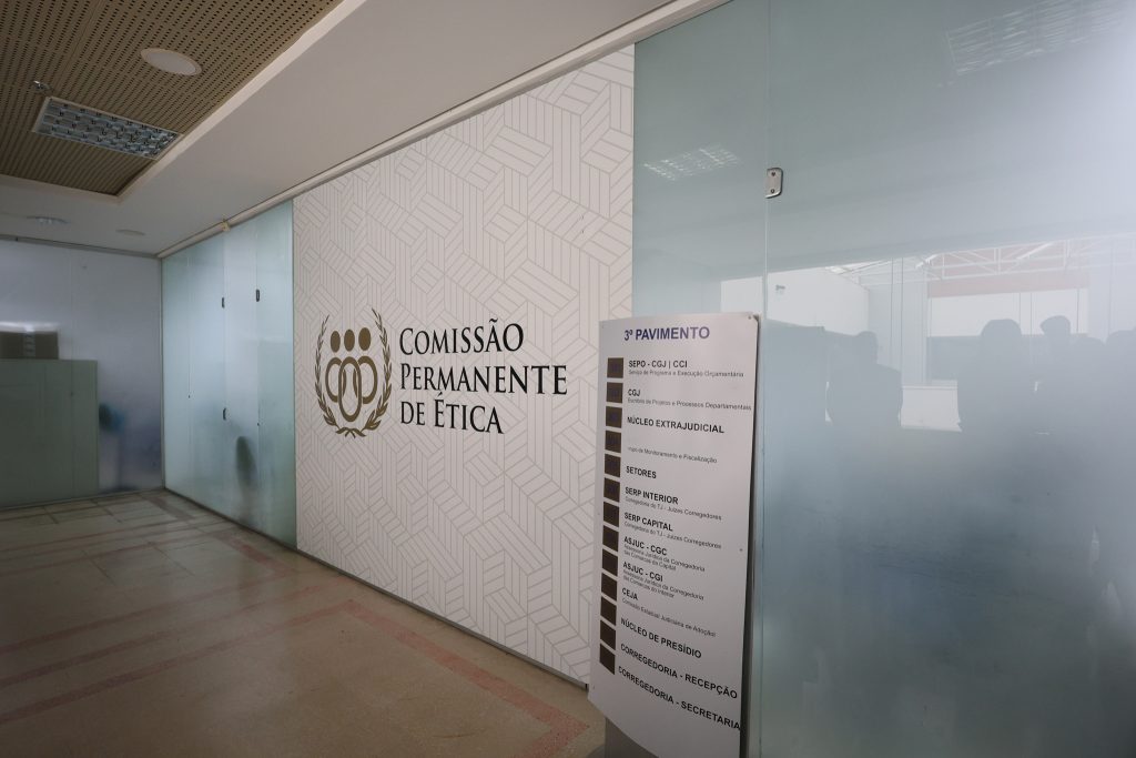 Presidente Cynthia Resende instala a Comissão Permanente de Ética do TJBA; cerimônia contou com lançamentos da Cartilha e do Canal de denúncia     