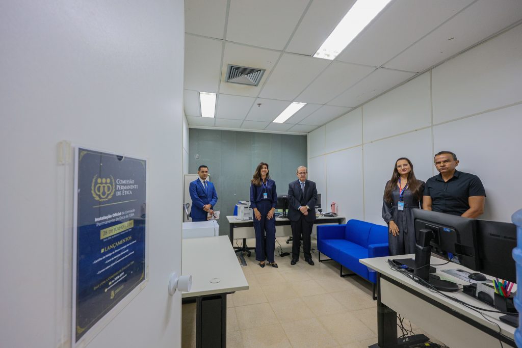 Presidente Cynthia Resende instala a Comissão Permanente de Ética do TJBA; cerimônia contou com lançamentos da Cartilha e do Canal de denúncia     
