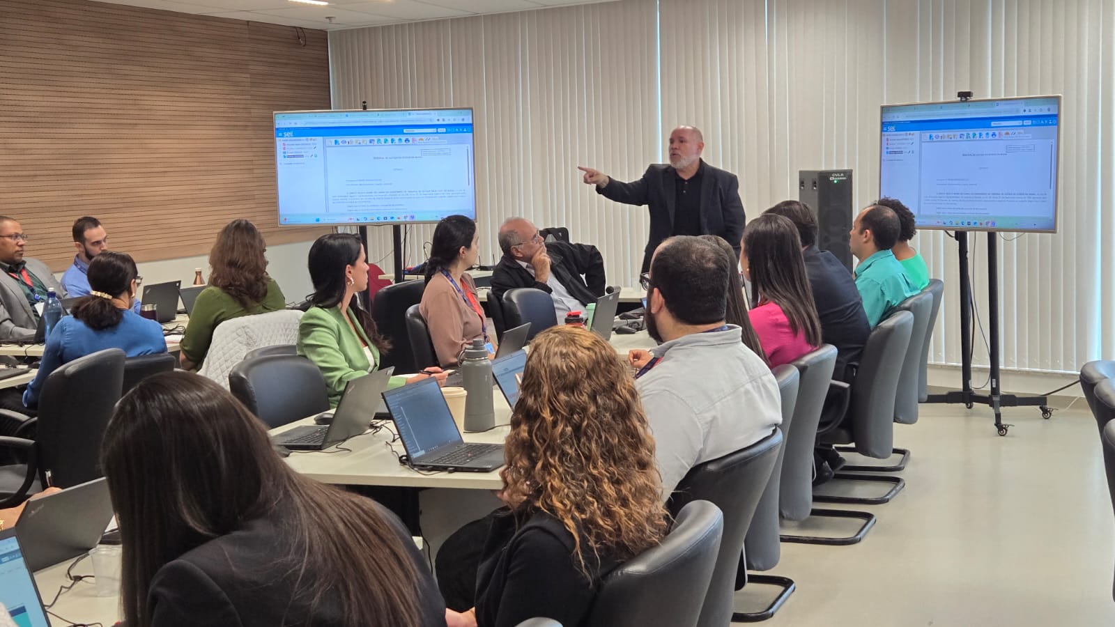 Servidores participam de capacitação para uso do novo sistema de gestão eletrônica dos processos administrativos; ferramenta substituirá o SIGA    