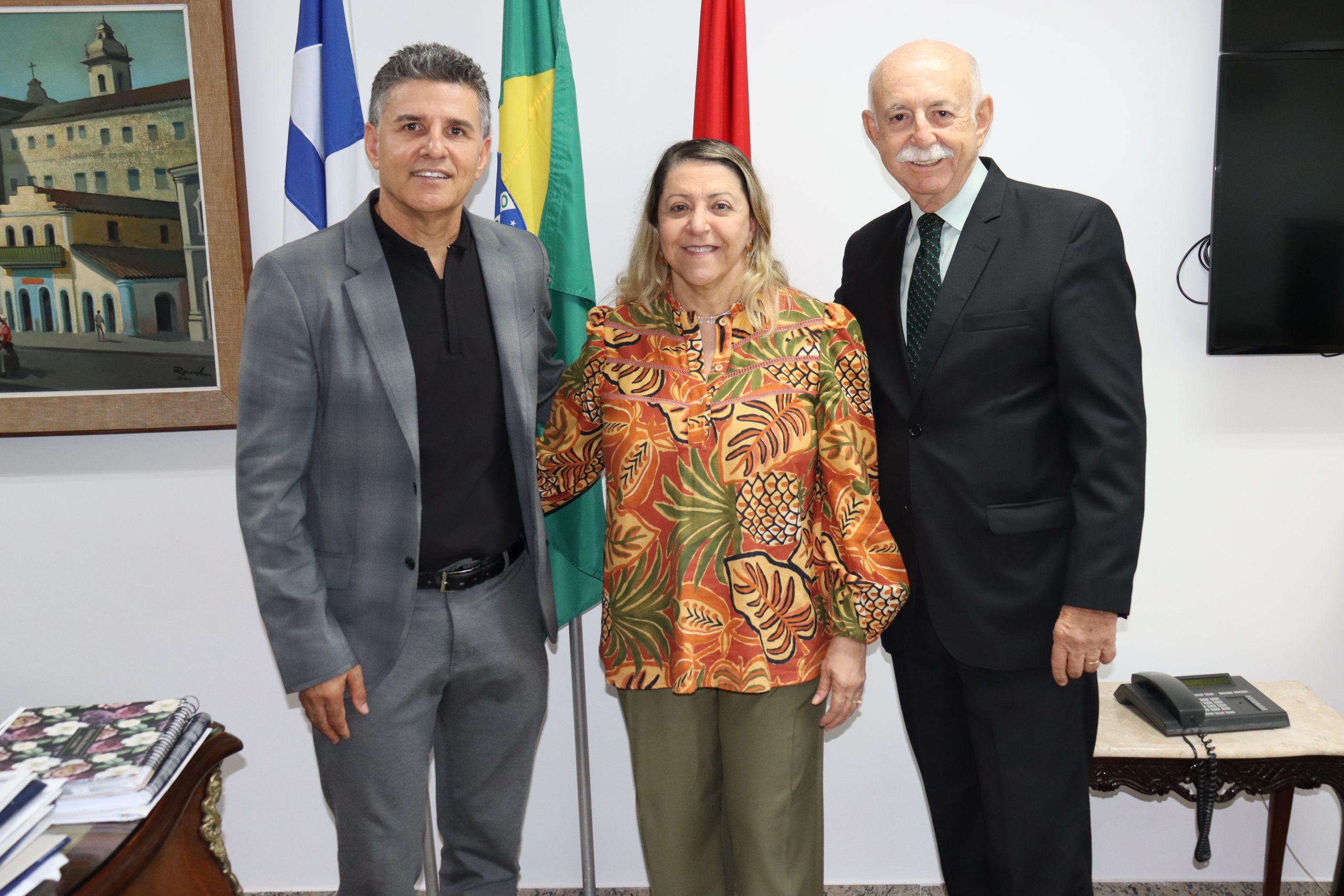 Presidente do TJBA se reúne com o Desembargador Salomão Resedá e com o cantor Del Feliz e avalia a campanha de proteção às crianças nos festejos juninos   