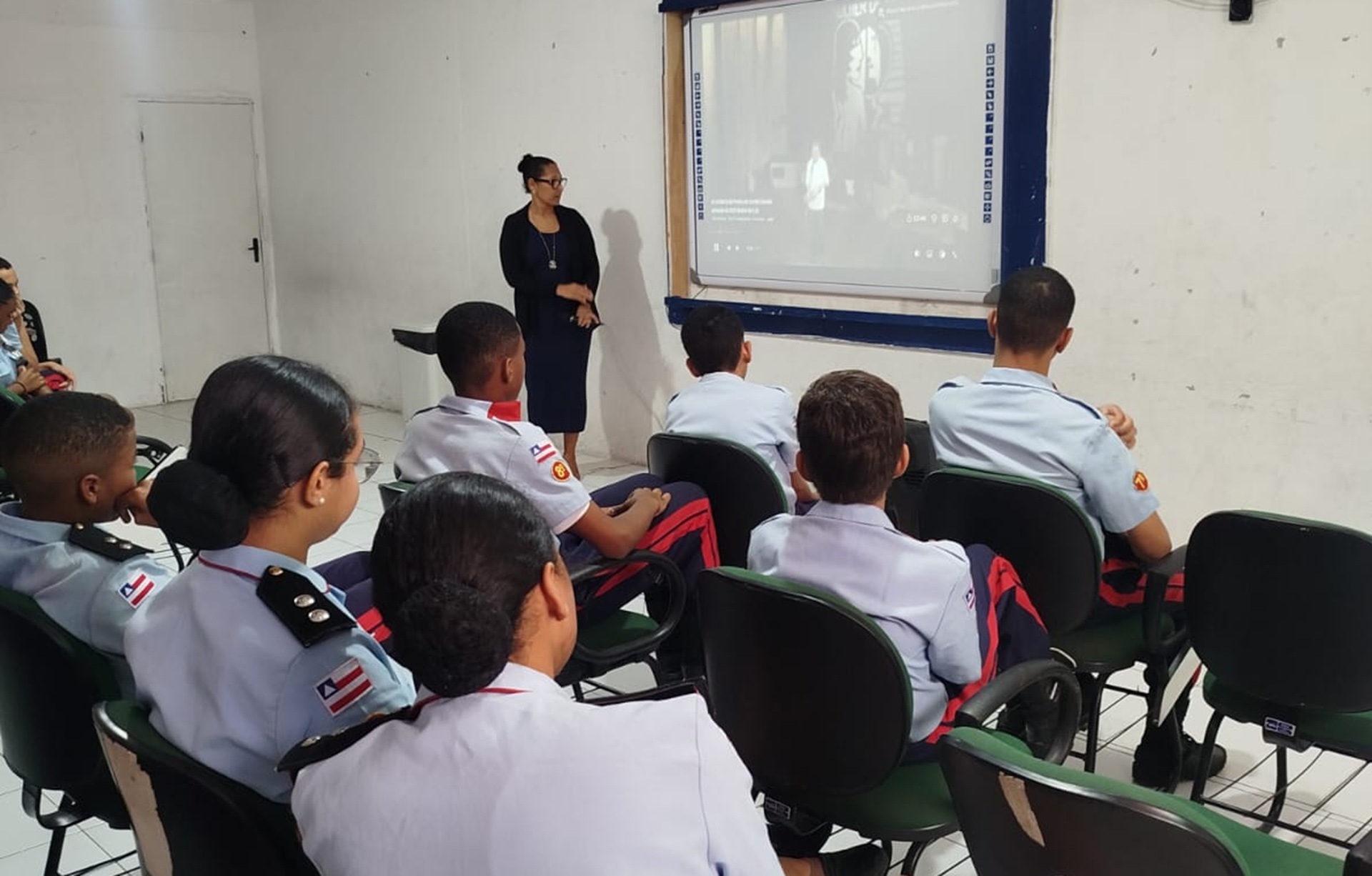 Coordenadoria da Mulher promove palestra sobre violência doméstica na Escola Cívico-Militar Maria Quitéria    