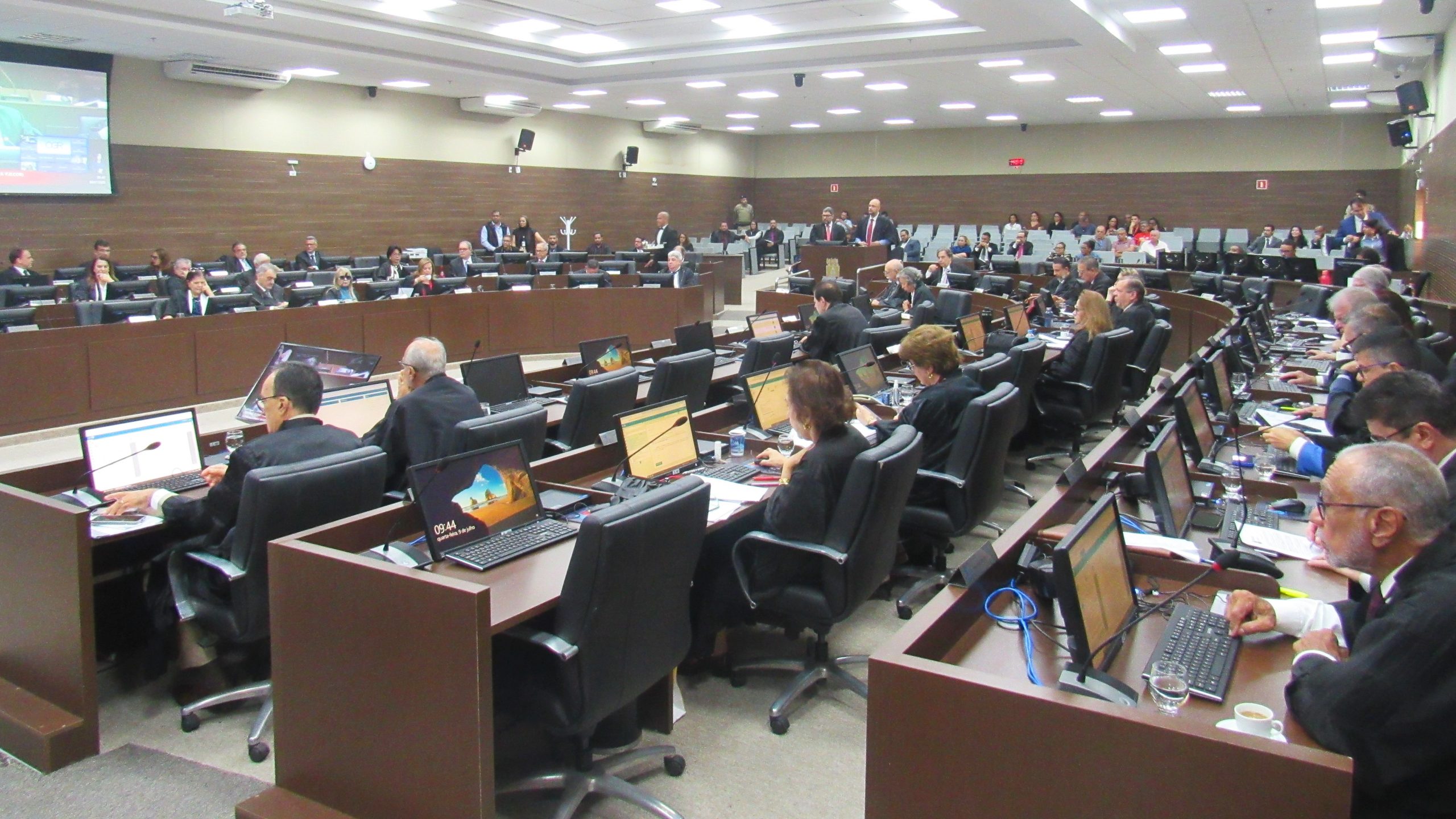 Tribunal Pleno aprova aumento de gratificações para servidores com efeito retroativo a maio   