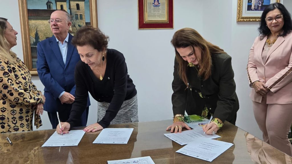 TJBA e Prefeitura de Feira de Santana assinam termo para implantar o 1º Laboratório Jurídico do Judiciário baiano; acordo vai ampliar possibilidades de estágio para estudantes de Direito   