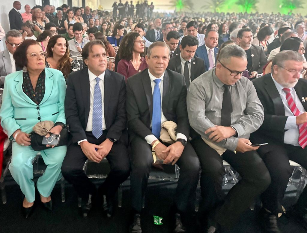 Desembargadores do TJBA marcam presença nos 100 anos da Sesab  