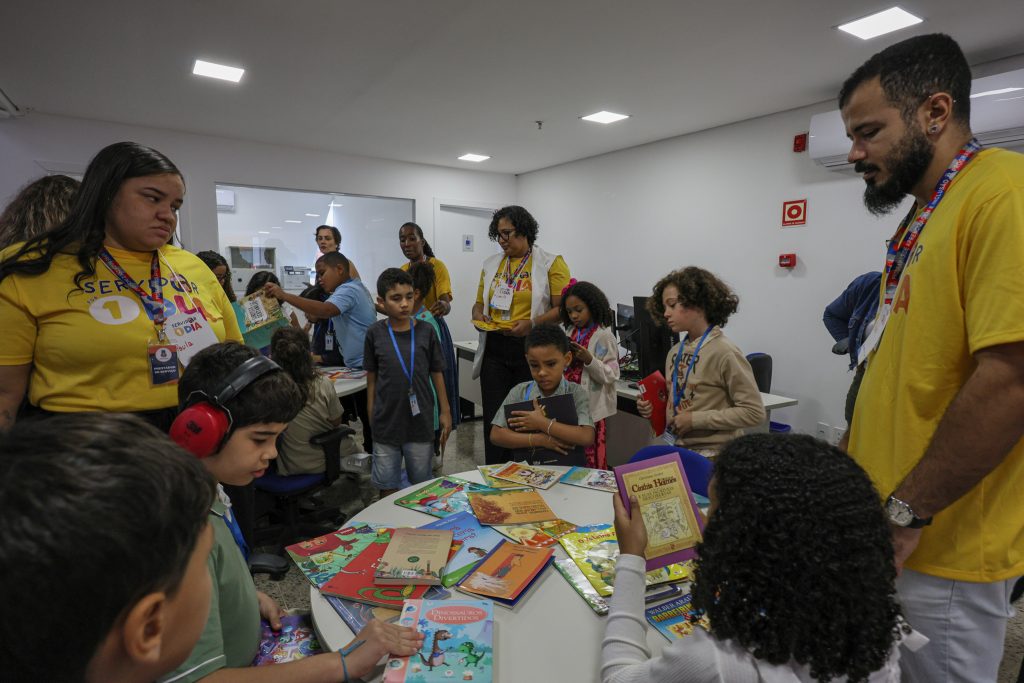 TJBA recebe pequenos(as) servidores(as) para mais uma edição do “Servidor por 1 Dia”, no seu edifício-sede, em Salvador    