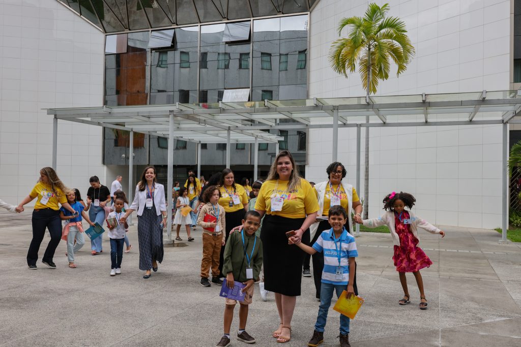 TJBA recebe pequenos(as) servidores(as) para mais uma edição do “Servidor por 1 Dia”, no seu edifício-sede, em Salvador    