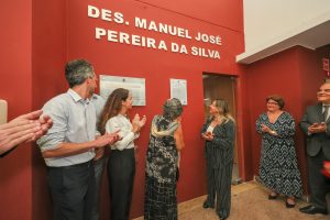 Tribunal de Justiça homenageia o Desembargador Manuel José Pereira da Silva e o Servidor Nei Pinto com nomes na Sala de Sessões 1 e no Estúdio de Libras   