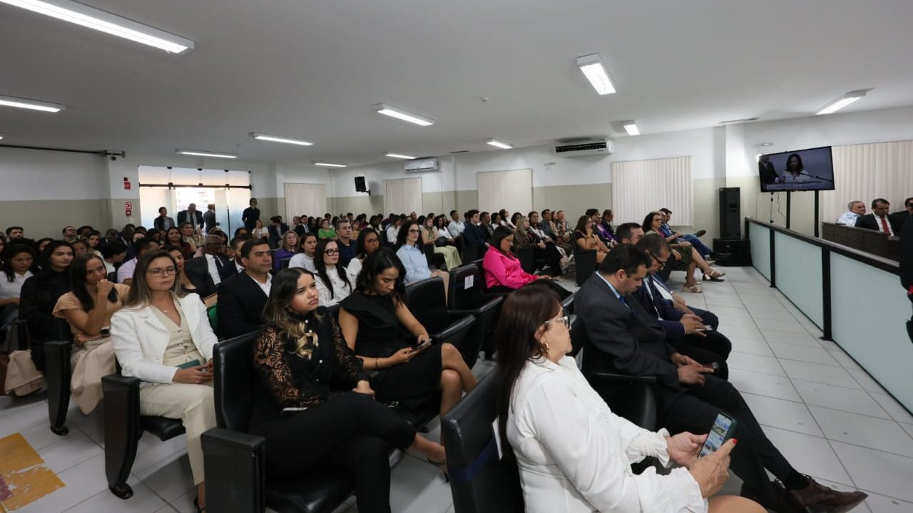 Presidente do TJBA instala 1ª Vara de Família em Guanambi; Câmara Municipal entrega títulos de cidadania à Desembargadora Cynthia Resende e ao Juiz Gustavo Teles   