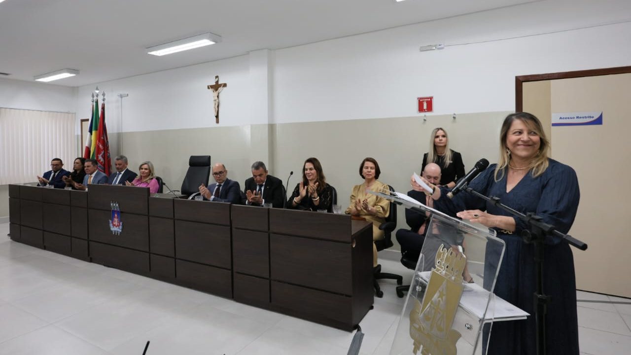 Presidente do TJBA instala 1ª Vara de Família em Guanambi; Câmara Municipal entrega títulos de cidadania à Desembargadora Cynthia Resende e ao Juiz Gustavo Teles   