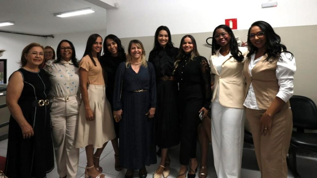 Presidente do TJBA instala 1ª Vara de Família em Guanambi; Câmara Municipal entrega títulos de cidadania à Desembargadora Cynthia Resende e ao Juiz Gustavo Teles   