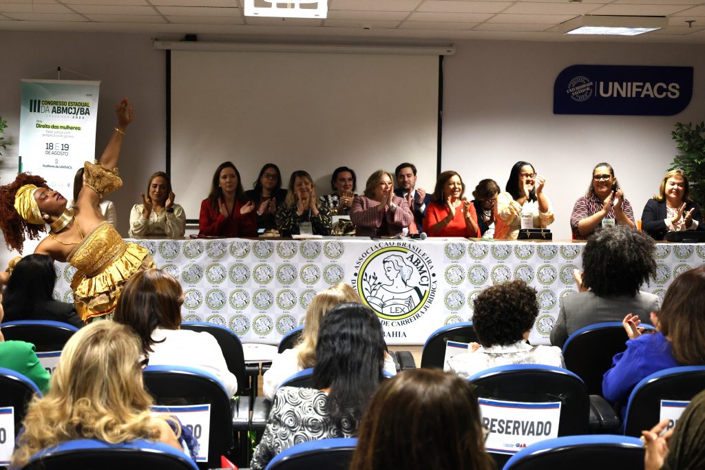 Presidente Cynthia Resende e Desembargadora Nágila Brito participam da abertura do 3º Congresso Estadual da Associação Brasileira das Mulheres de Carreira Jurídica   