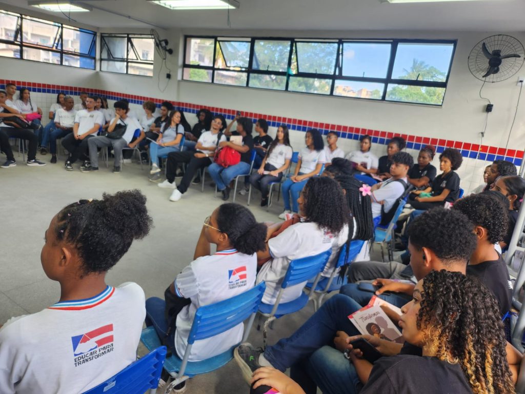 30ª Semana da Justiça pela Paz em Casa: Desembargadora Nágila Brito promove palestra no Colégio Modelo Luís Eduardo Magalhães   
