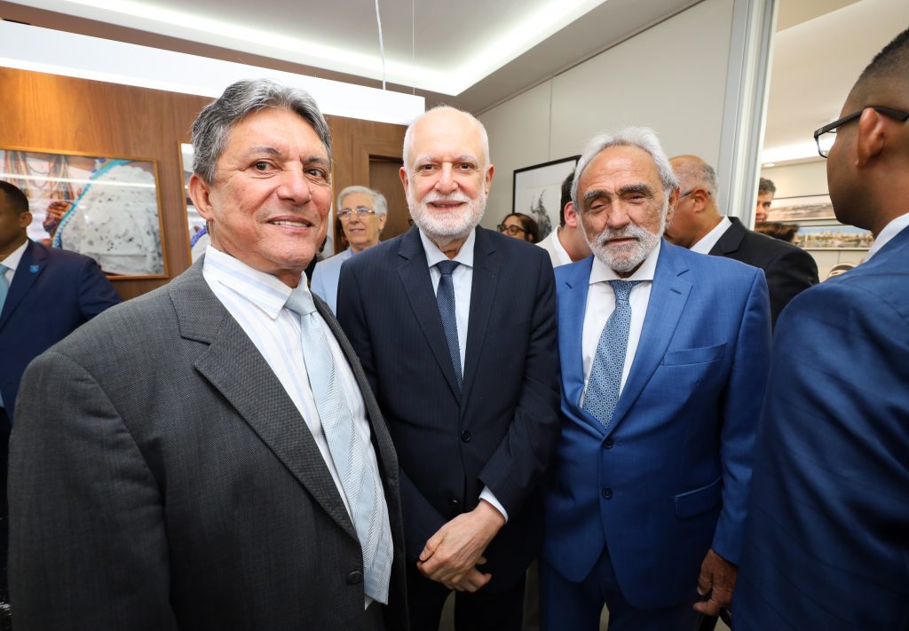 Desembargador Nilson Castelo Branco prestigia cerimônia de entrega da Medalha do Mérito Ruy Barbosa ao Conselheiro Antônio Honorato de Castro Neto    