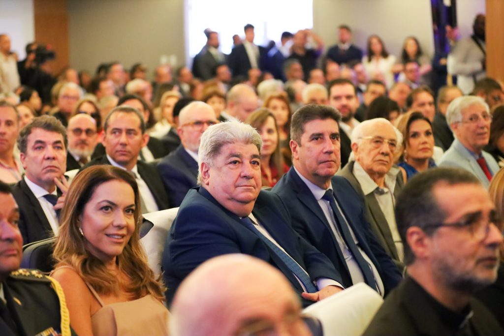 Desembargador Nilson Castelo Branco prestigia cerimônia de entrega da Medalha do Mérito Ruy Barbosa ao Conselheiro Antônio Honorato de Castro Neto    